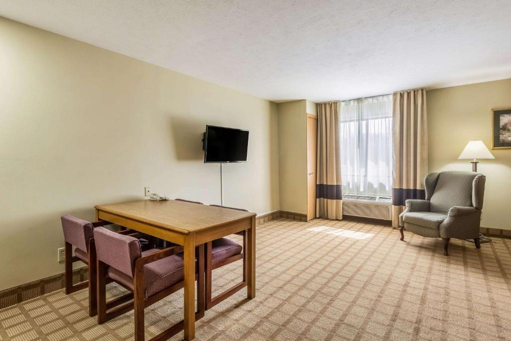 Quality Inn I-74 Batesville photo