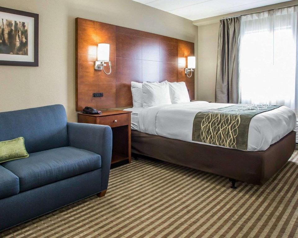 Postel nebo postele na pokoji v ubytování Comfort Inn Hammond I-94