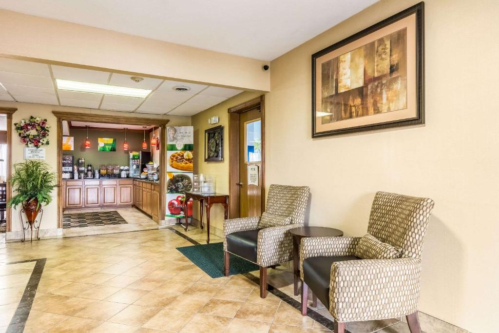 Quality Inn I-74 Batesville photo