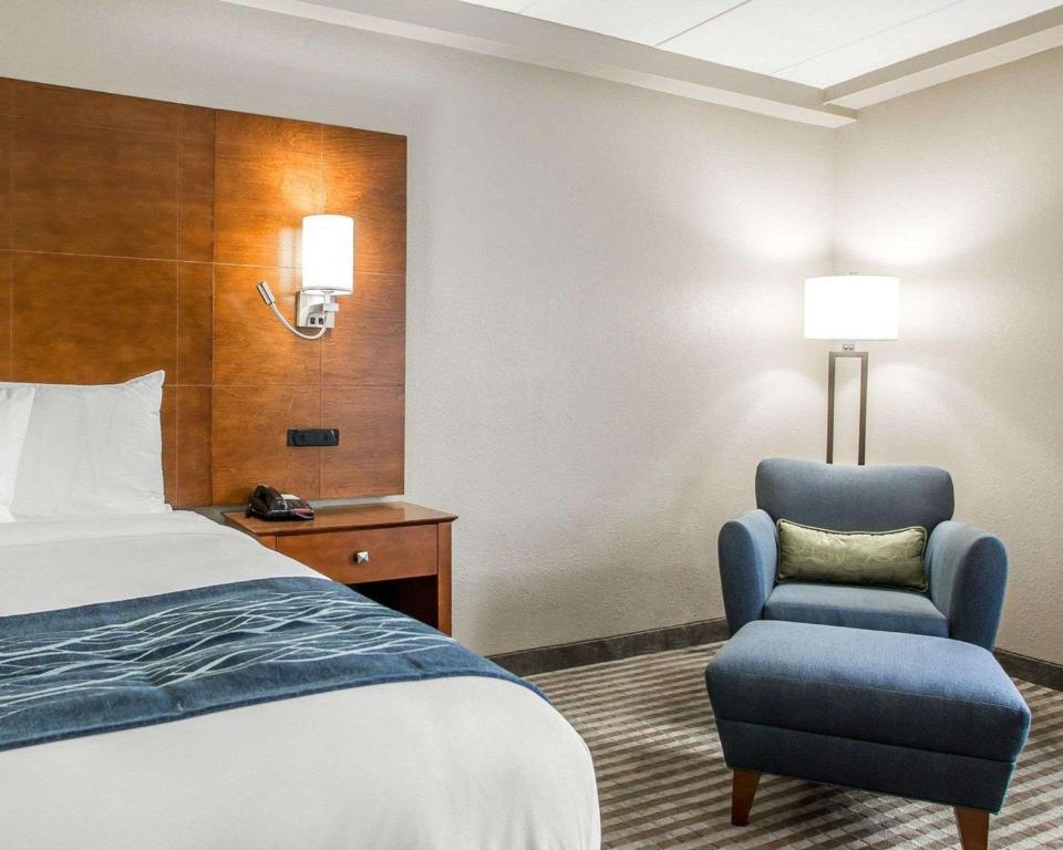 Postel nebo postele na pokoji v ubytování Comfort Inn Hammond I-94