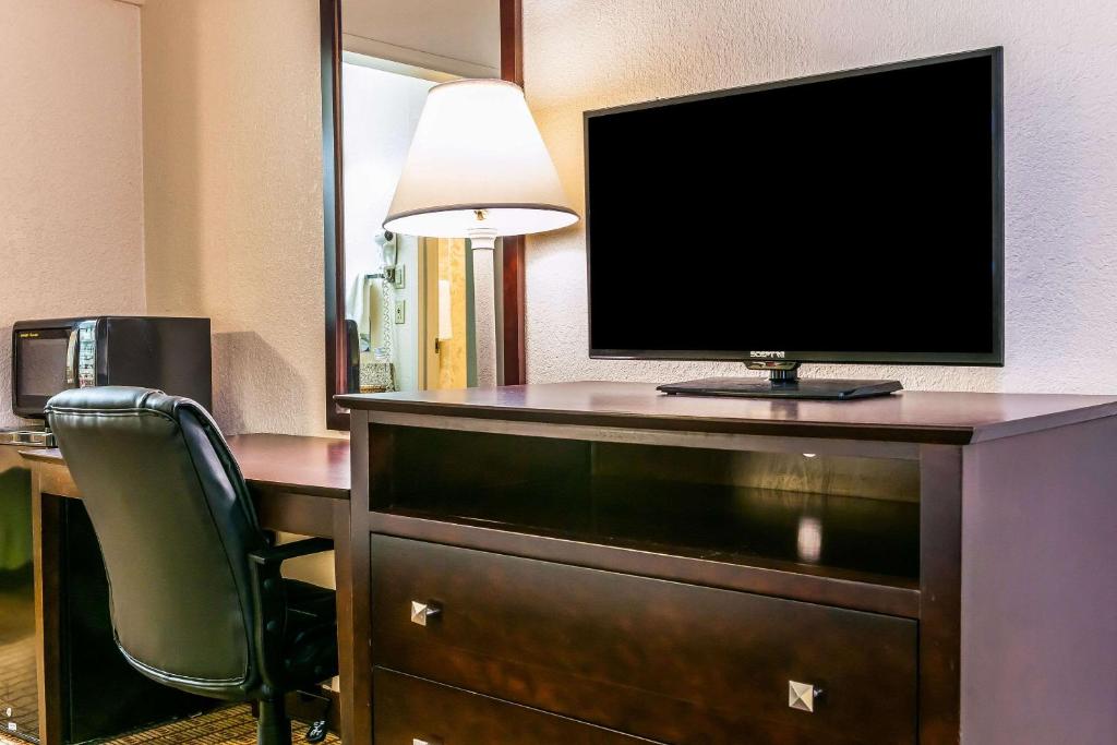Econo Lodge Vincennes - Habitación Con Cama Grande - No Fumadores