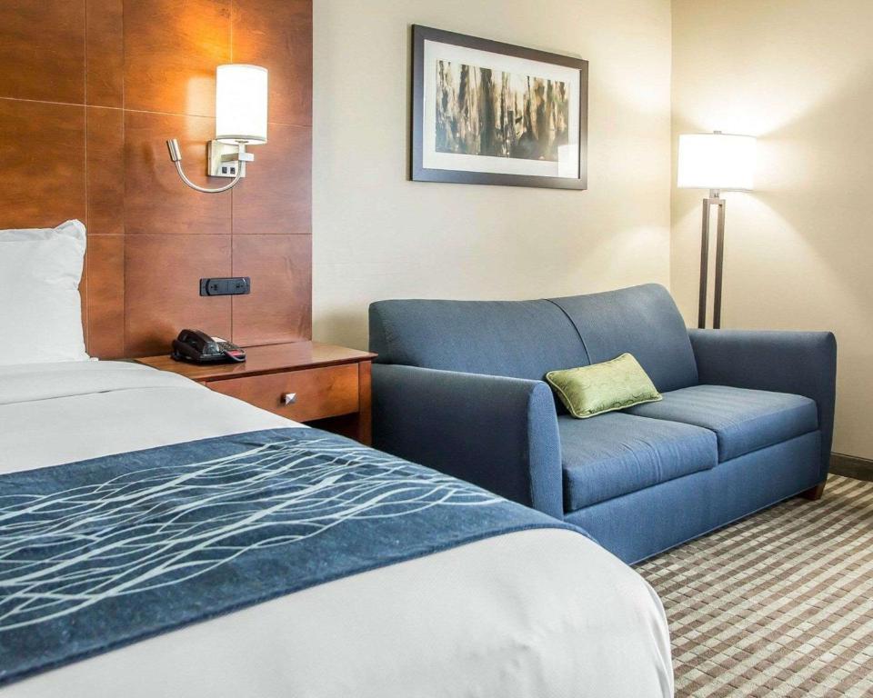 Postel nebo postele na pokoji v ubytování Comfort Inn Hammond I-94