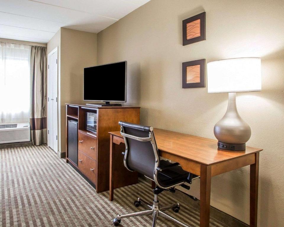 TV a/nebo společenská místnost v ubytování Comfort Inn Hammond I-94