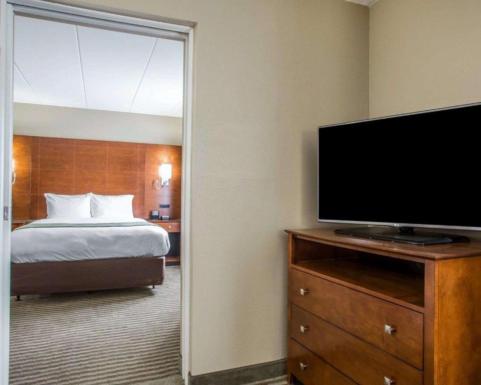 TV a/nebo společenská místnost v ubytování Comfort Inn Hammond I-94