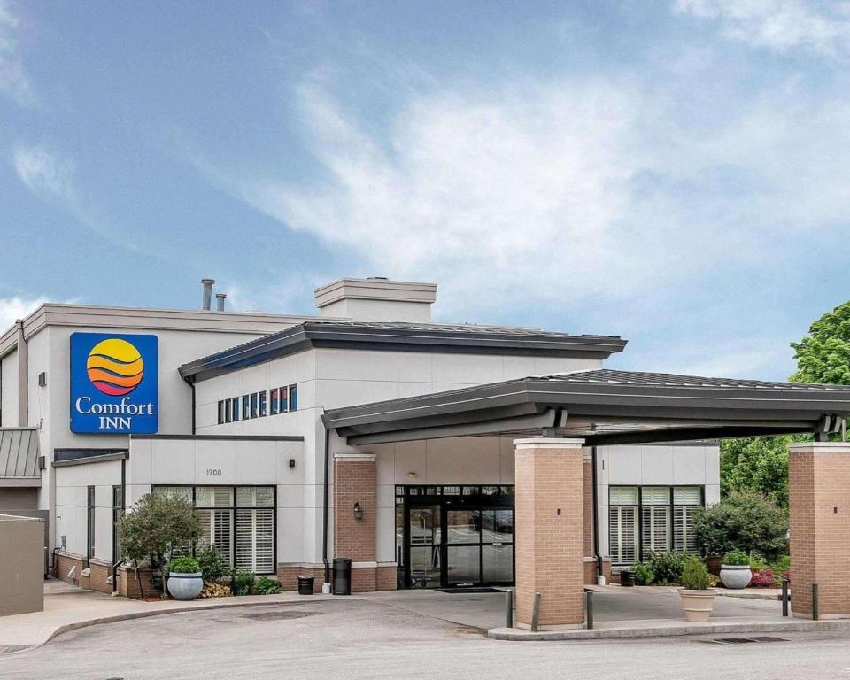 a building with a sign on the front of it at Comfort Inn Bloomington near University in Bloomington