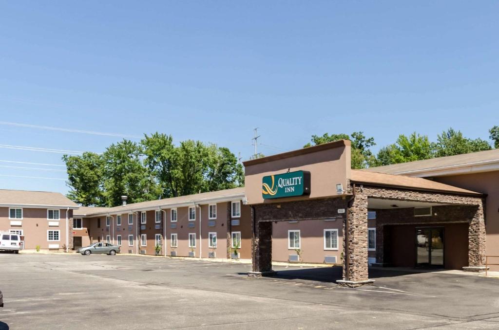 a hotel with a sign on the front of a building at Quality Inn Chicopee-Springfield in Chicopee