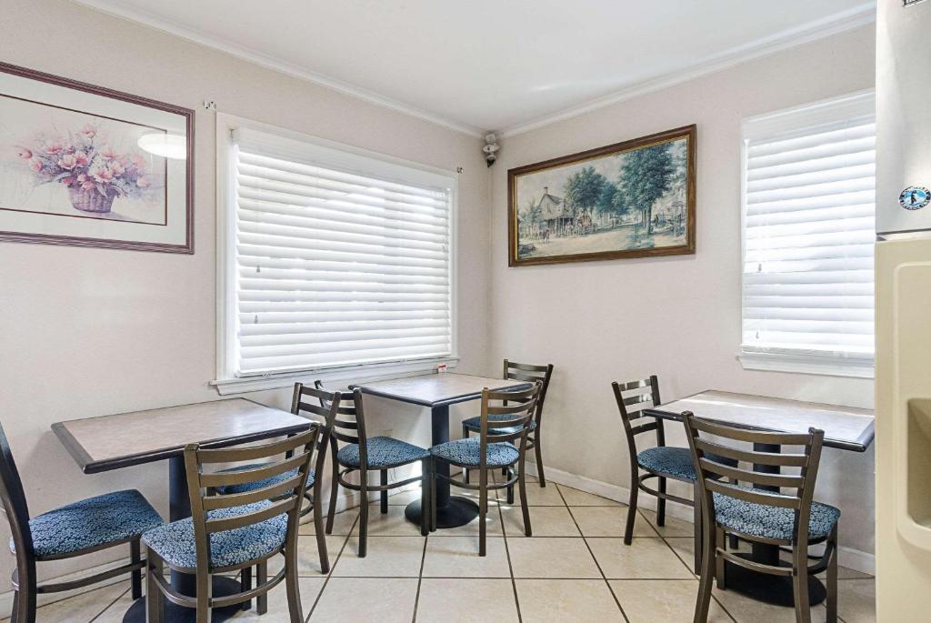 Grundriss der Unterkunft Econo Lodge Sturbridge Route 20