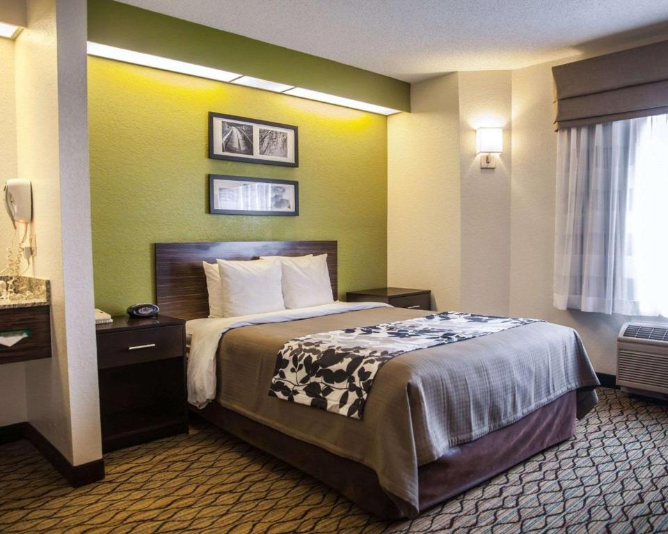 Giường trong phòng chung tại Sleep Inn Rockville