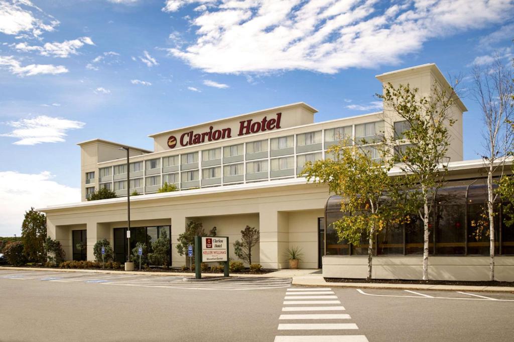 a building with a sign that reads garden hotel at Clarion Hotel Airport in Portland