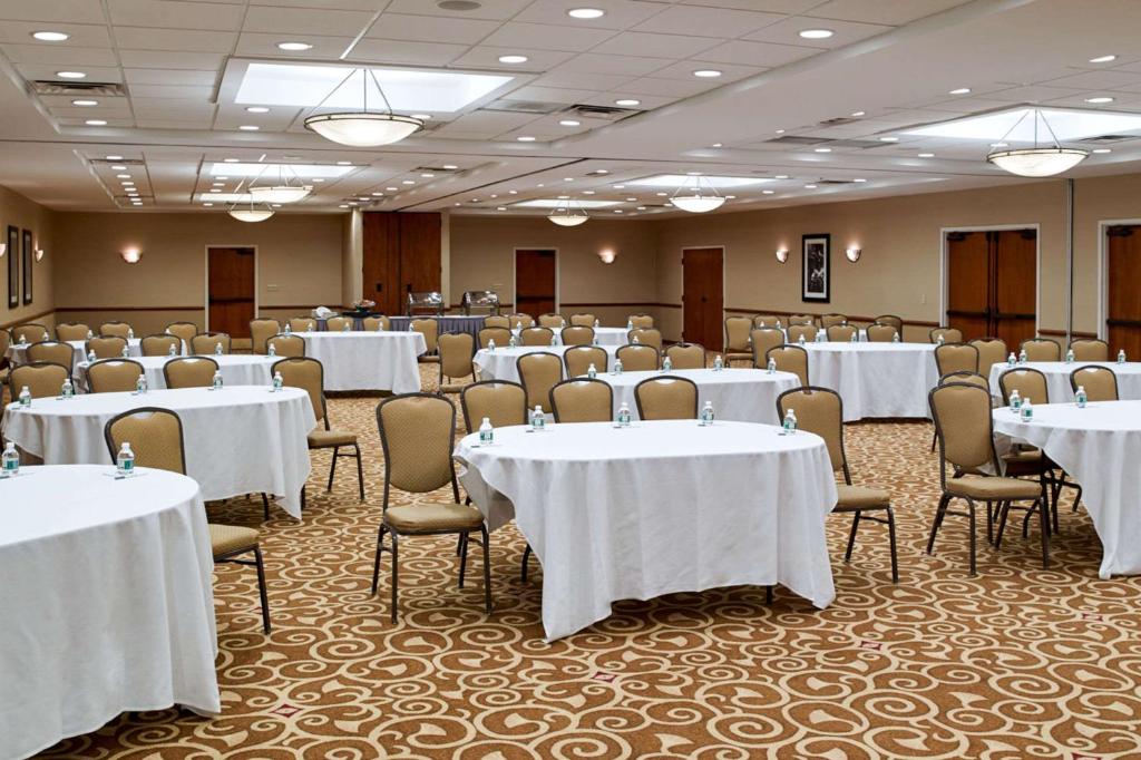 Clarion Hotel Portland Airport ME photo