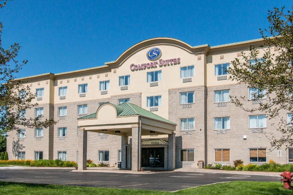 a rendering of a cranberry hotel at Comfort Suites in Wixom