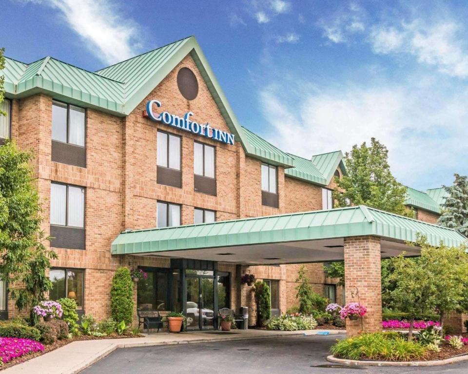 a rendering of the front of a hotel at Comfort Inn Utica in Utica