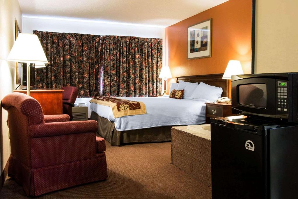 Rodeway Inn Muskegon Airport photo