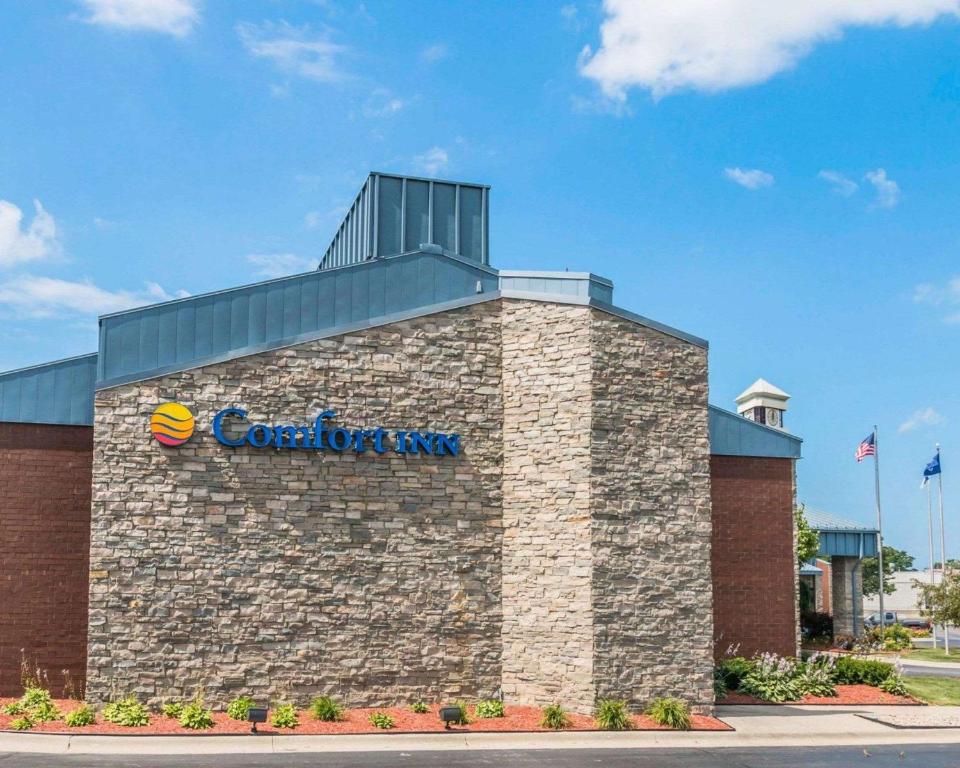 a building with a sign on the side of it at Comfort Inn Plymouth in Plymouth