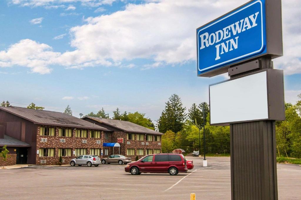 Rodeway Inn  Muskegon