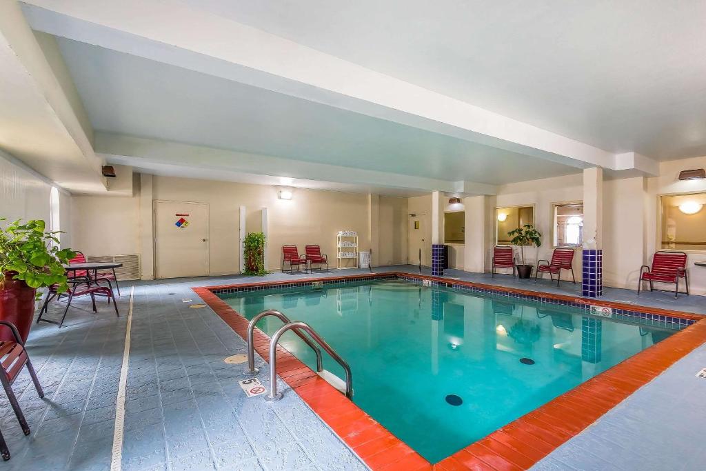 Quality Inn & Suites Chesterfield Village photo