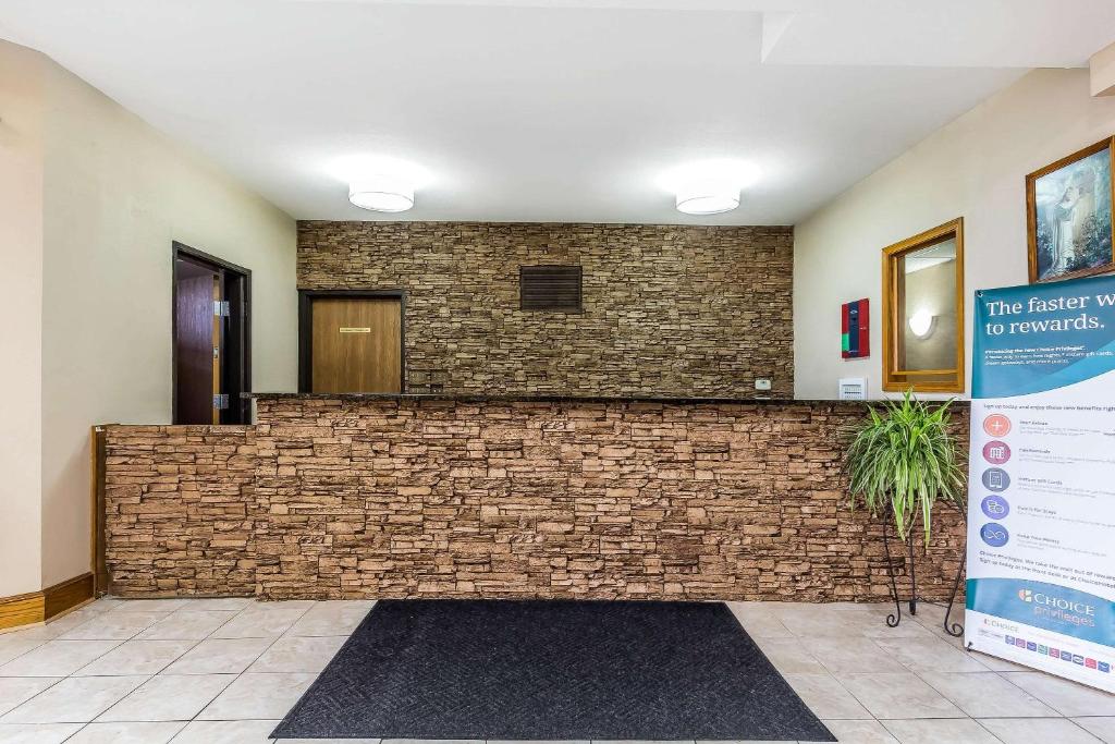 Quality Inn & Suites Chesterfield Village photo
