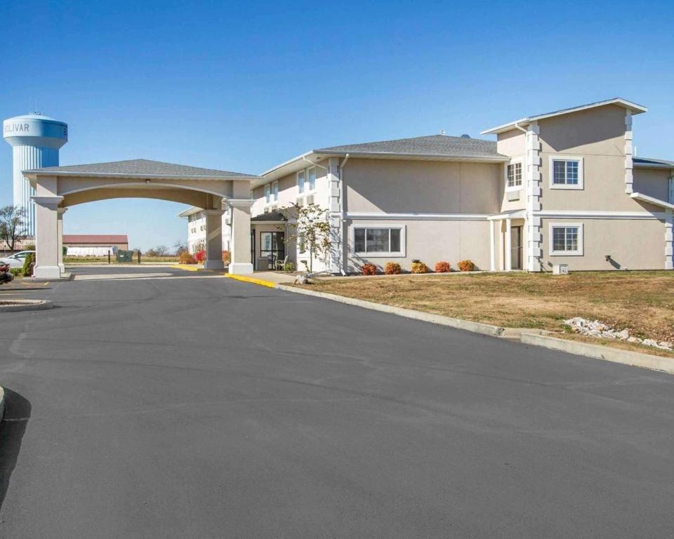 a large white building with a road in front of it at Comfort Inn Bolivar in Bolivar