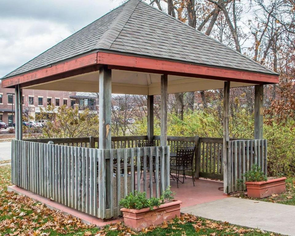 a gazebo with a table and a fence at Suburban Studios Columbia - Hwy 63 & I-70 in Columbia