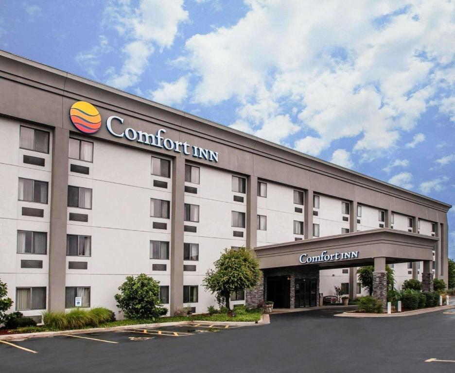 a building with a sign on the front of it at Comfort Inn South - Springfield in Springfield