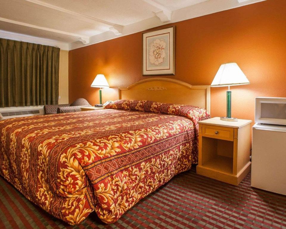 Relax Inn Saint Charles - Room King - Non-fumeur