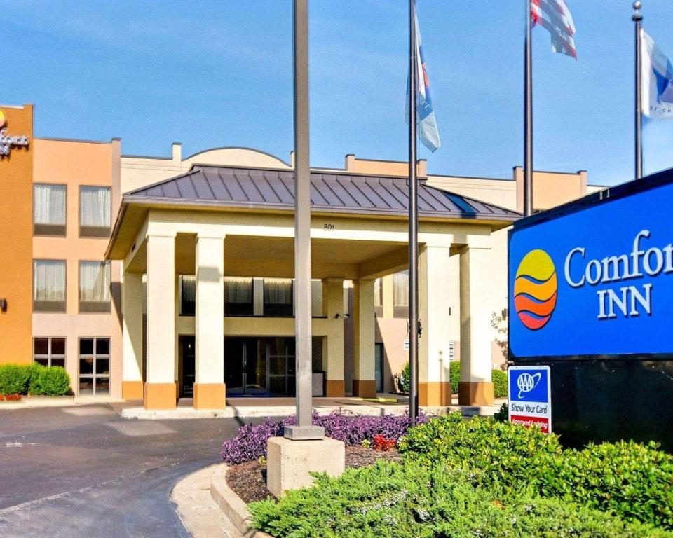 a conference inn sign in front of a building at Comfort Inn in Horn Lake