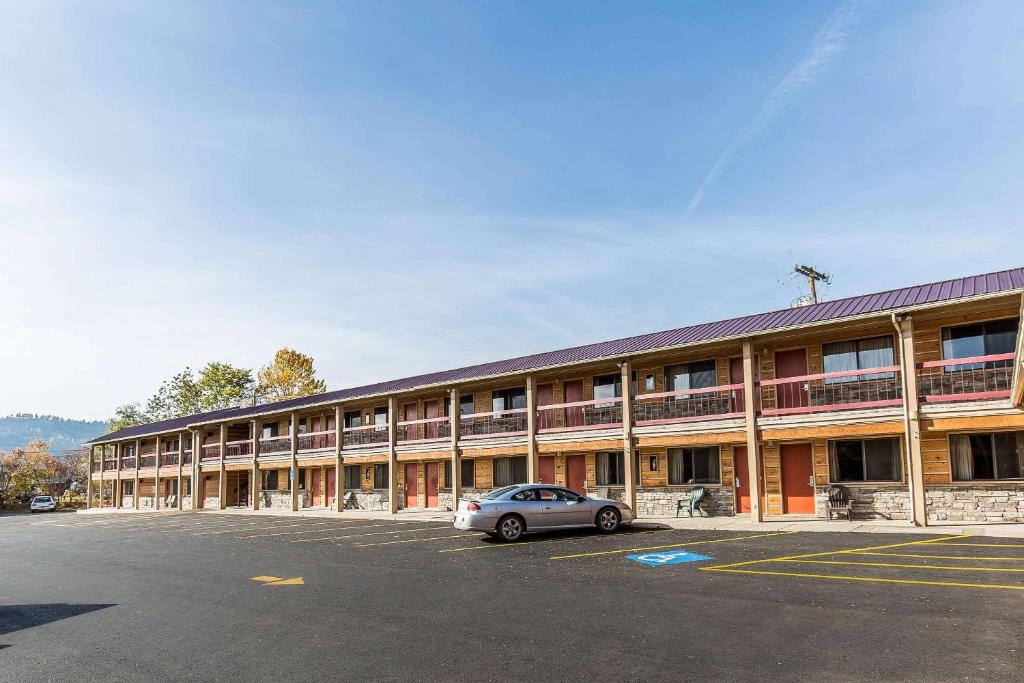 Econo Lodge Inn and Suites Kalispell