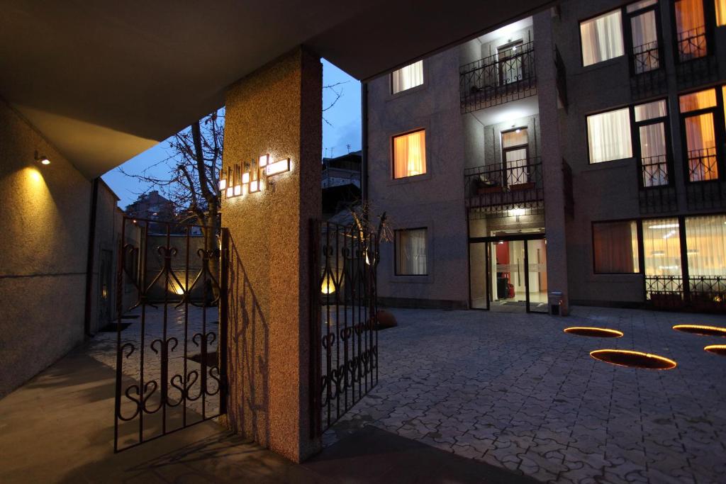 Budova, kde se hotel nachází