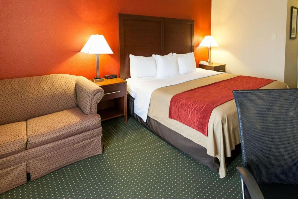 Comfort Inn & Suites Statesville - Mooresville - King Room - Non-Smoking