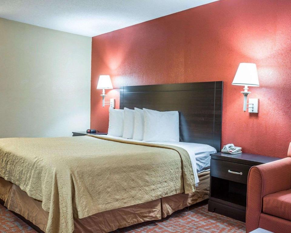 Quality Inn & Suites - Room King Con Ducha Enrollable: Accesible/no Fumar
