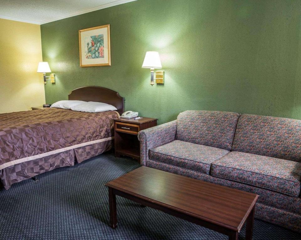 Rodeway Inn & Suites Plymouth Hwy 64 - Cuarto King