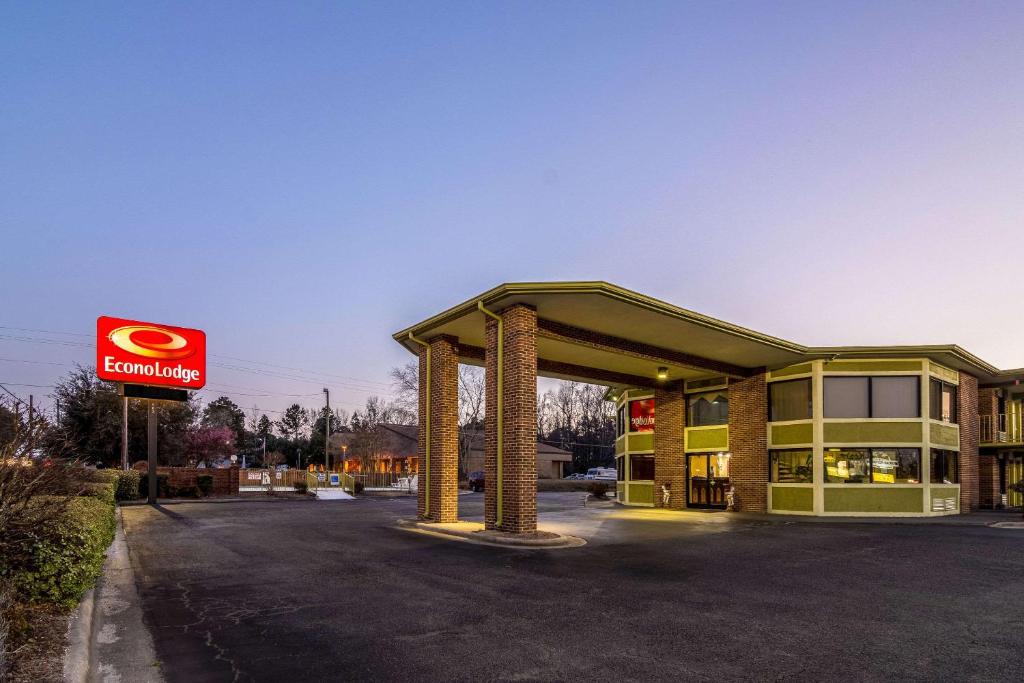 a building with a sign in front of it at Econo Lodge Whiteville in Whiteville