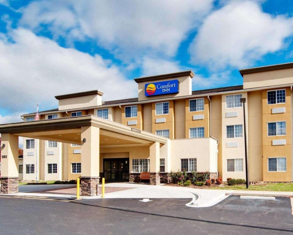 a hotel with a sign on the front of a building at Comfort Inn Mount Airy in Mount Airy