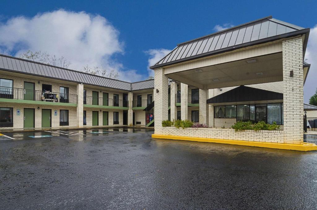 an empty parking lot in front of a building at Quality Inn Raeford in Raeford