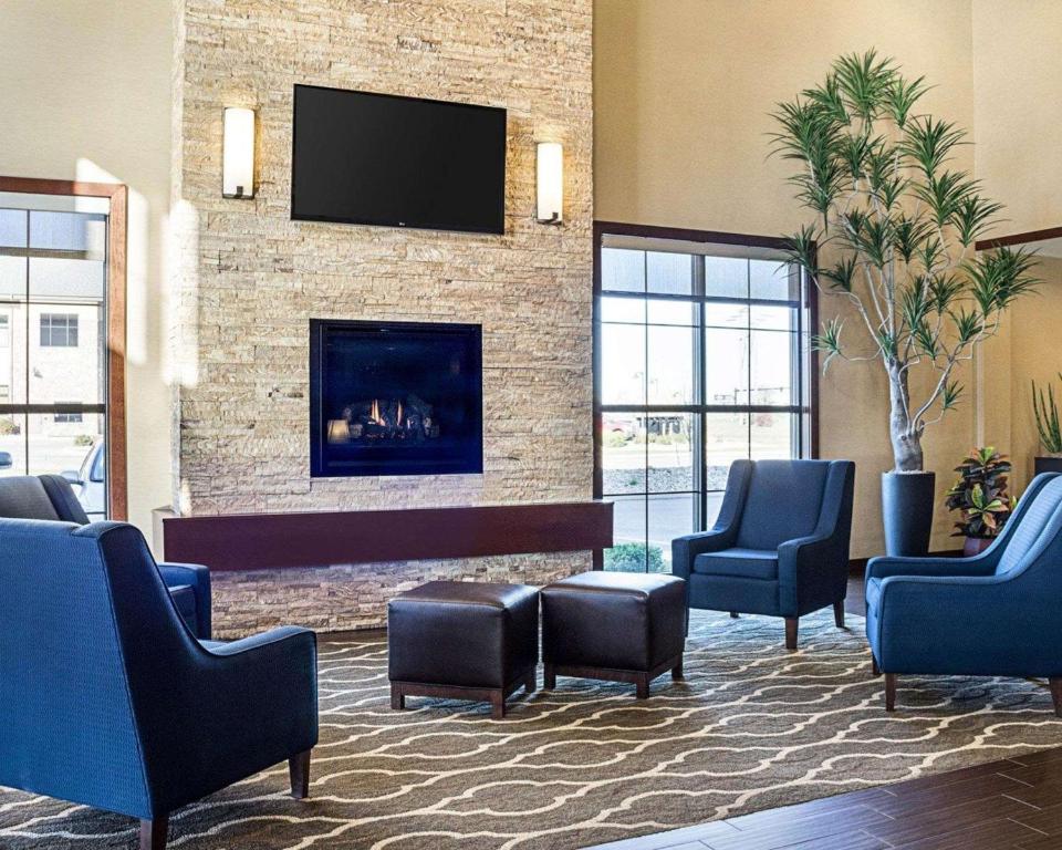 Comfort Suites Fargo Medical Center photo