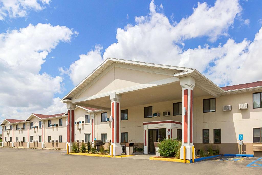 a large building with red and white columns at Americas Best Value Inn Fargo in Fargo