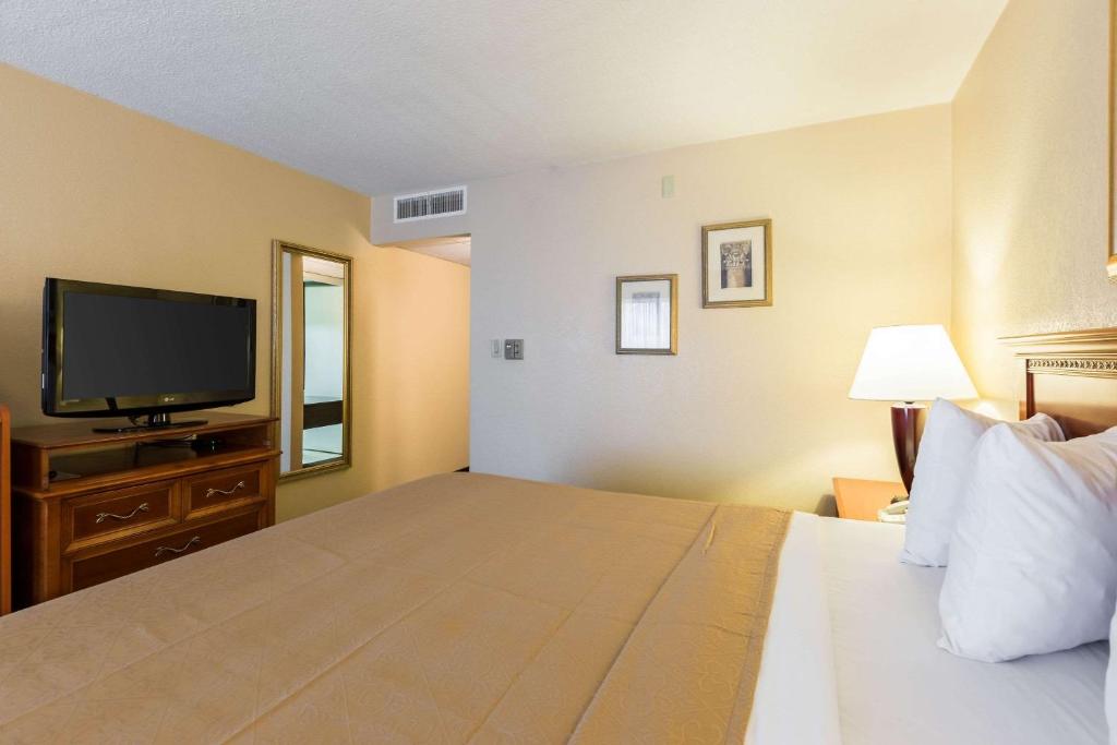 Quality Inn and Conference Center I-80 Grand Island - Habitación Con Cama Extragrande - No Fumadores