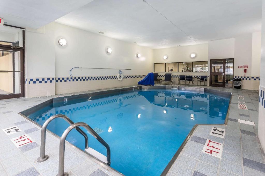 a large swimming pool with blue water at Comfort Inn SW Omaha I-80 in Omaha