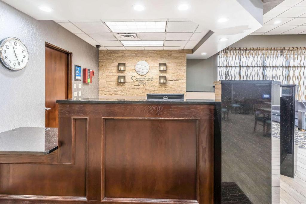 a waiting room with a clock on the wall at Comfort Inn SW Omaha I-80 in Omaha