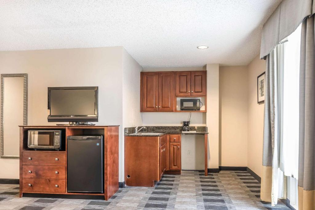 a kitchen with a refrigerator and a microwave at Comfort Inn SW Omaha I-80 in Omaha