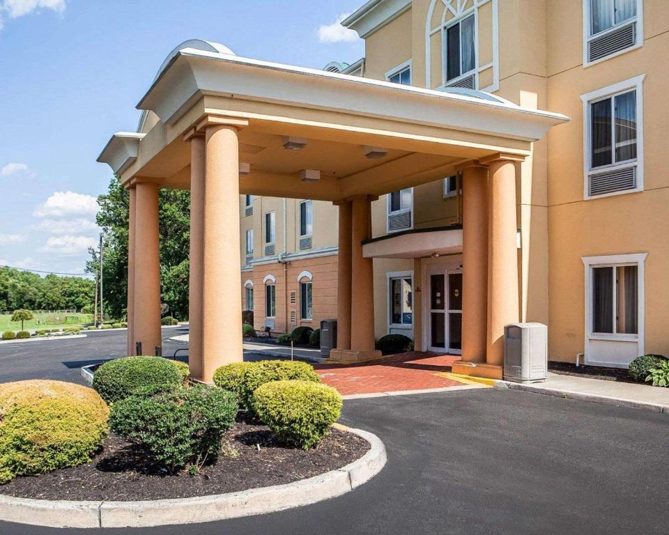 a gazebo in front of a building at Comfort Inn & Suites Carneys Point in Carneys Point