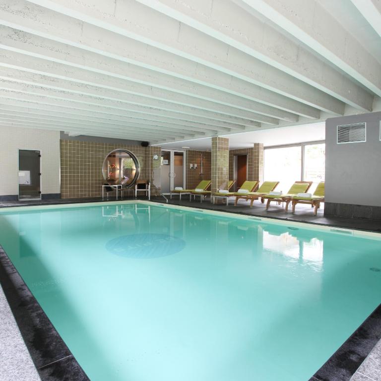 Bazén v ubytování Hotel De Pits nebo v jeho okolí