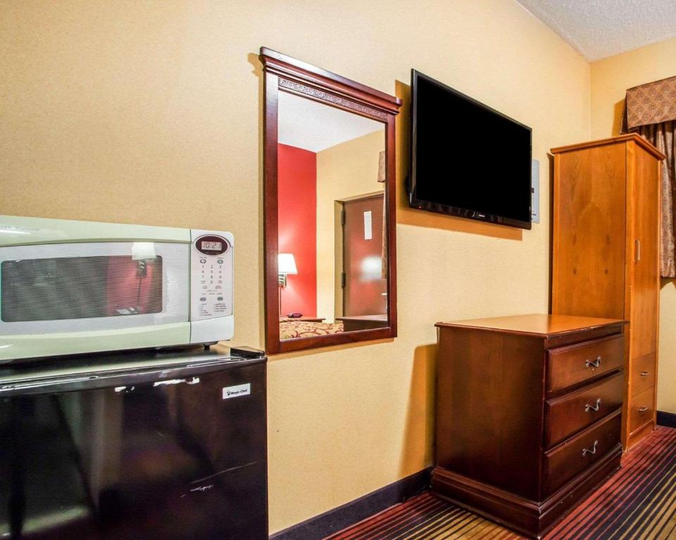 Kuchyň nebo kuchyňský kout v ubytování Rodeway Inn