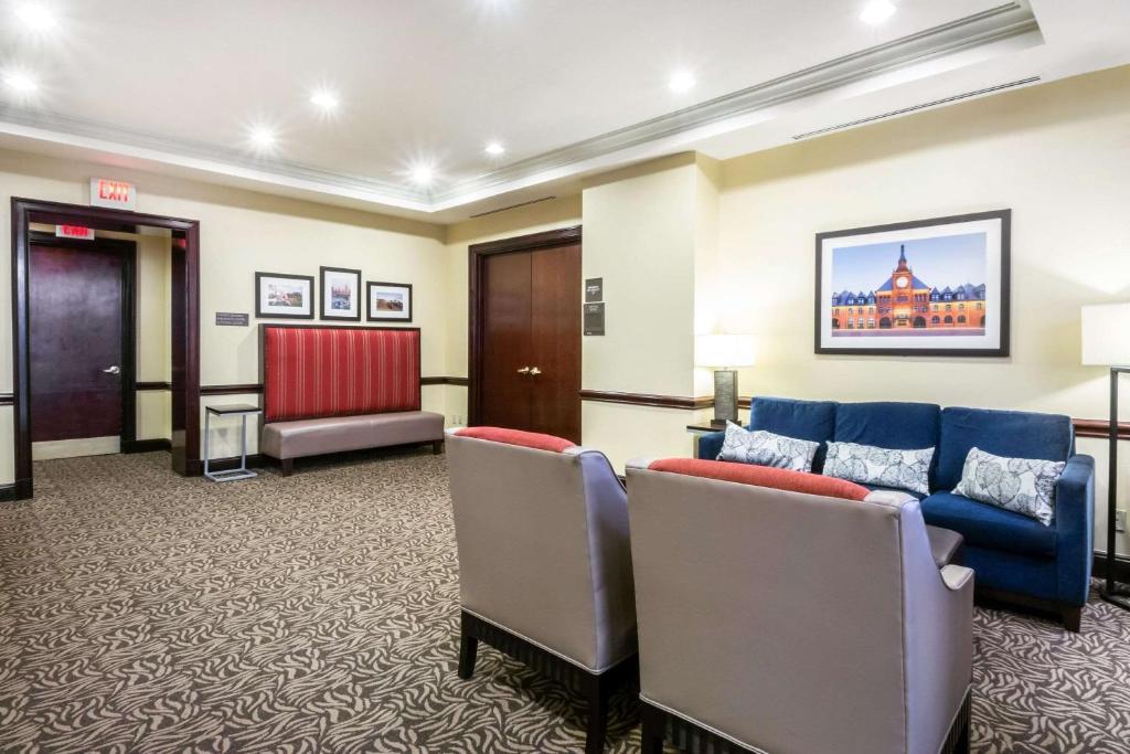 Posezení v ubytování Comfort Suites at Woodbridge