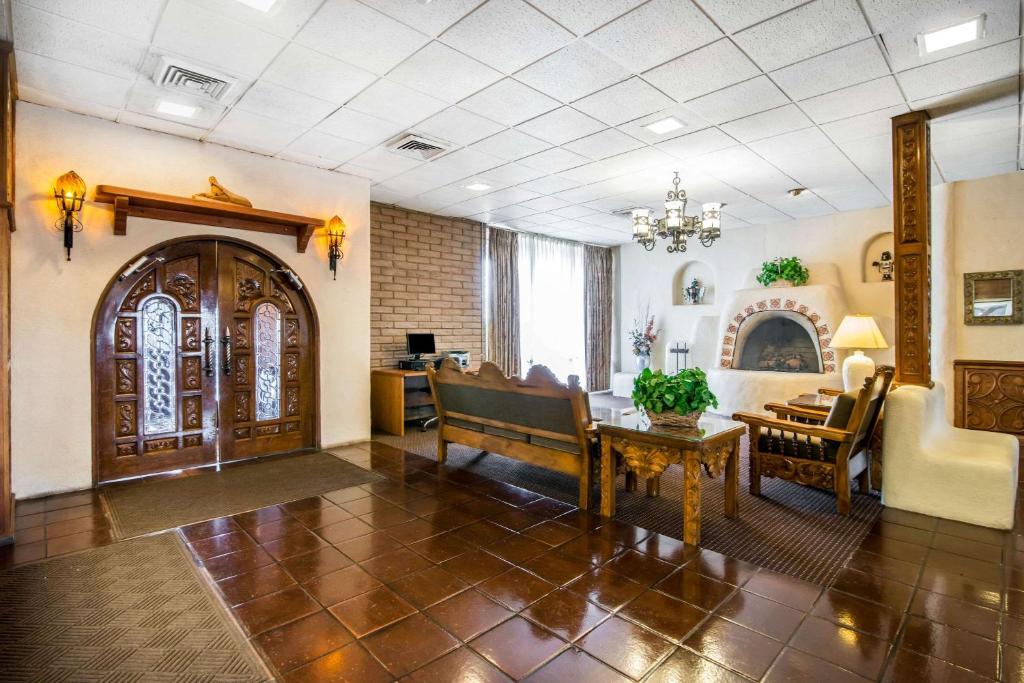 a living room with a bench and a table at Quality Inn Taos in Taos