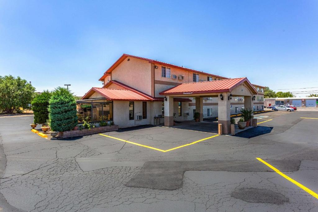 a building with a parking lot in front of it at Rodeway Inn in Farmington