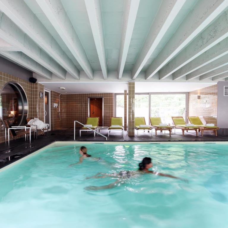 Bazén v ubytování Hotel De Pits nebo v jeho okolí