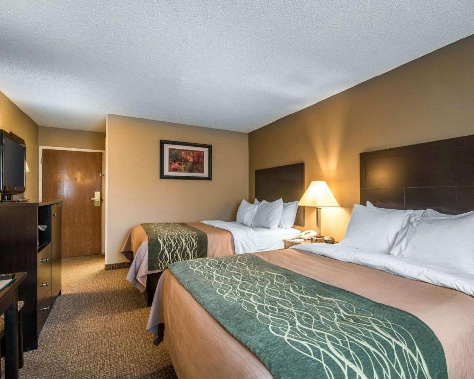 Comfort Inn - Habitación Queen Con Dos Camas Queen - Sofá Cama