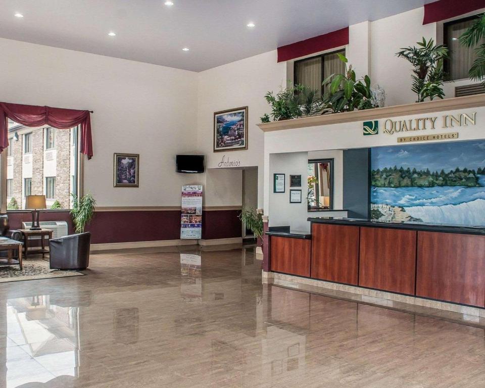 TV o dispositivi per l'intrattenimento presso Quality Inn - Niagara Falls Blvd