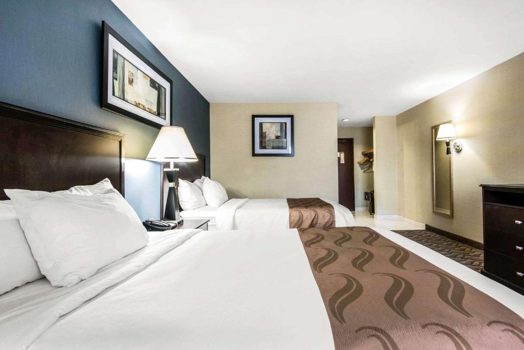 Letto o letti in una camera di Quality Inn - Niagara Falls Blvd